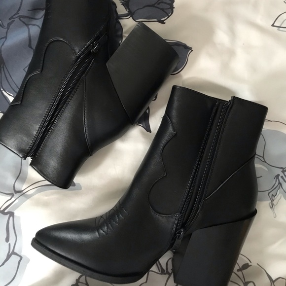 NWT pretty little thing black booties - Picture 6 of 8